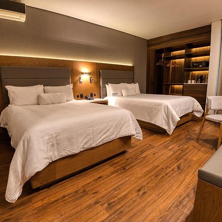 Victoria Ejecutivo Hotel กัวดาลาฮารา ภายนอก รูปภาพ
