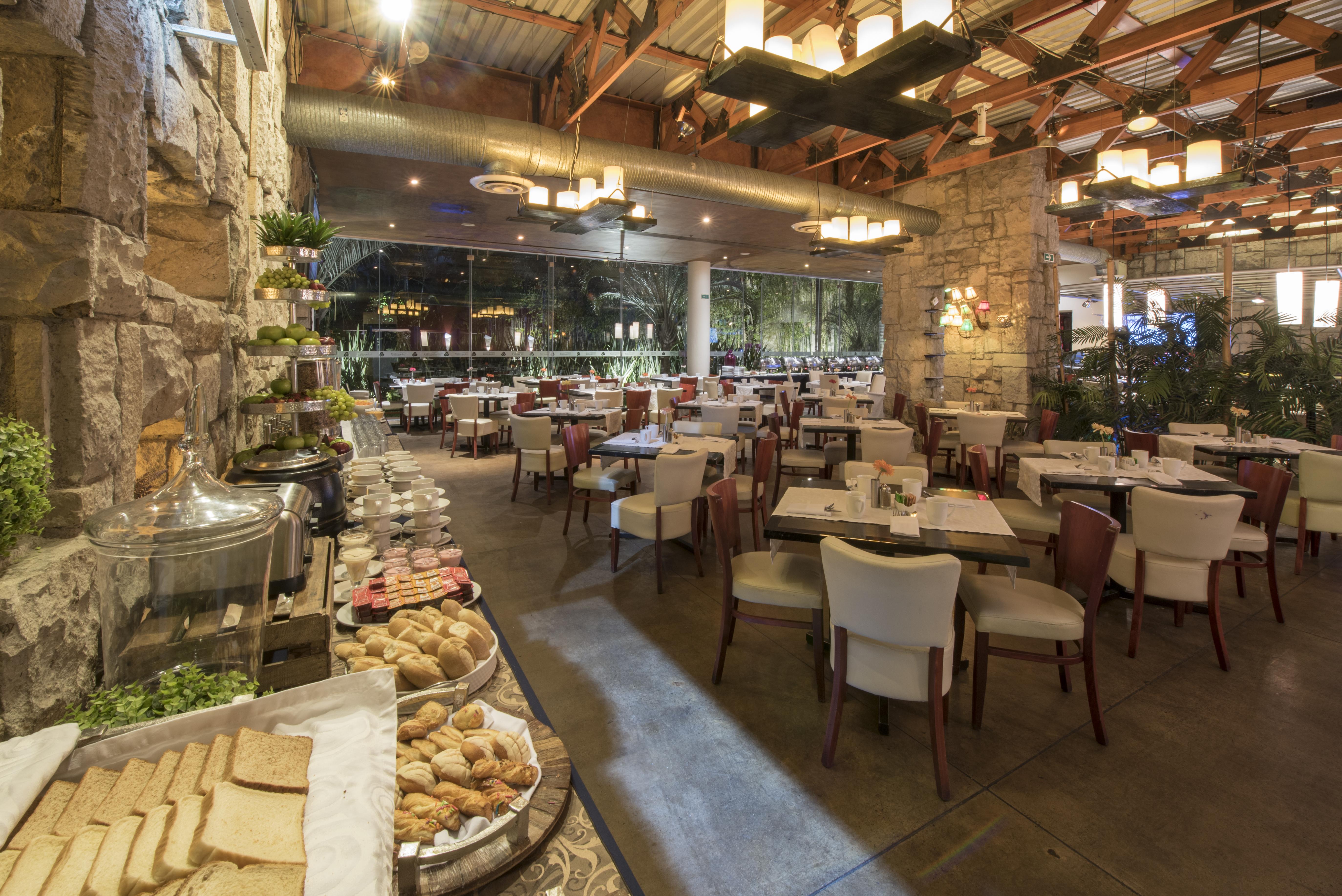 Victoria Ejecutivo Hotel กัวดาลาฮารา ภายนอก รูปภาพ