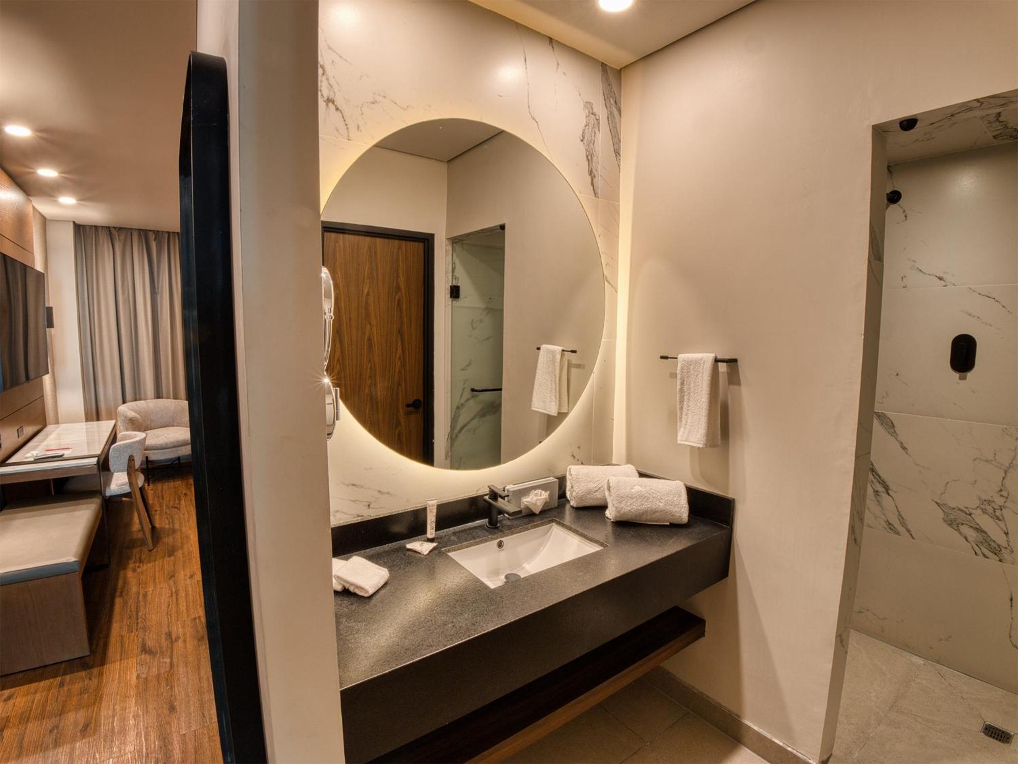 Victoria Ejecutivo Hotel กัวดาลาฮารา ภายนอก รูปภาพ