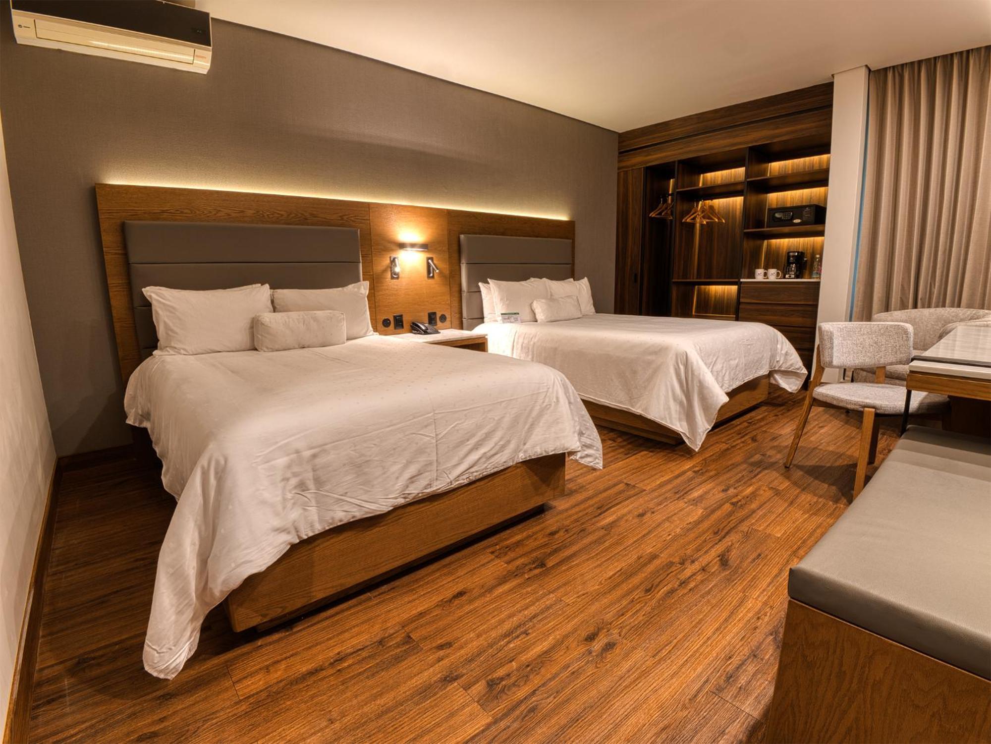 Victoria Ejecutivo Hotel กัวดาลาฮารา ภายนอก รูปภาพ